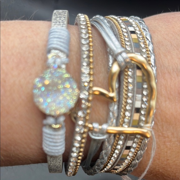 Elegant Silver and Gold Heart Bracelet Set - Picture 5 of 6